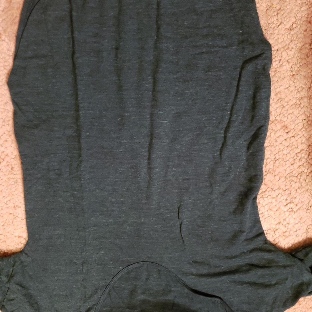 2 old navy tees